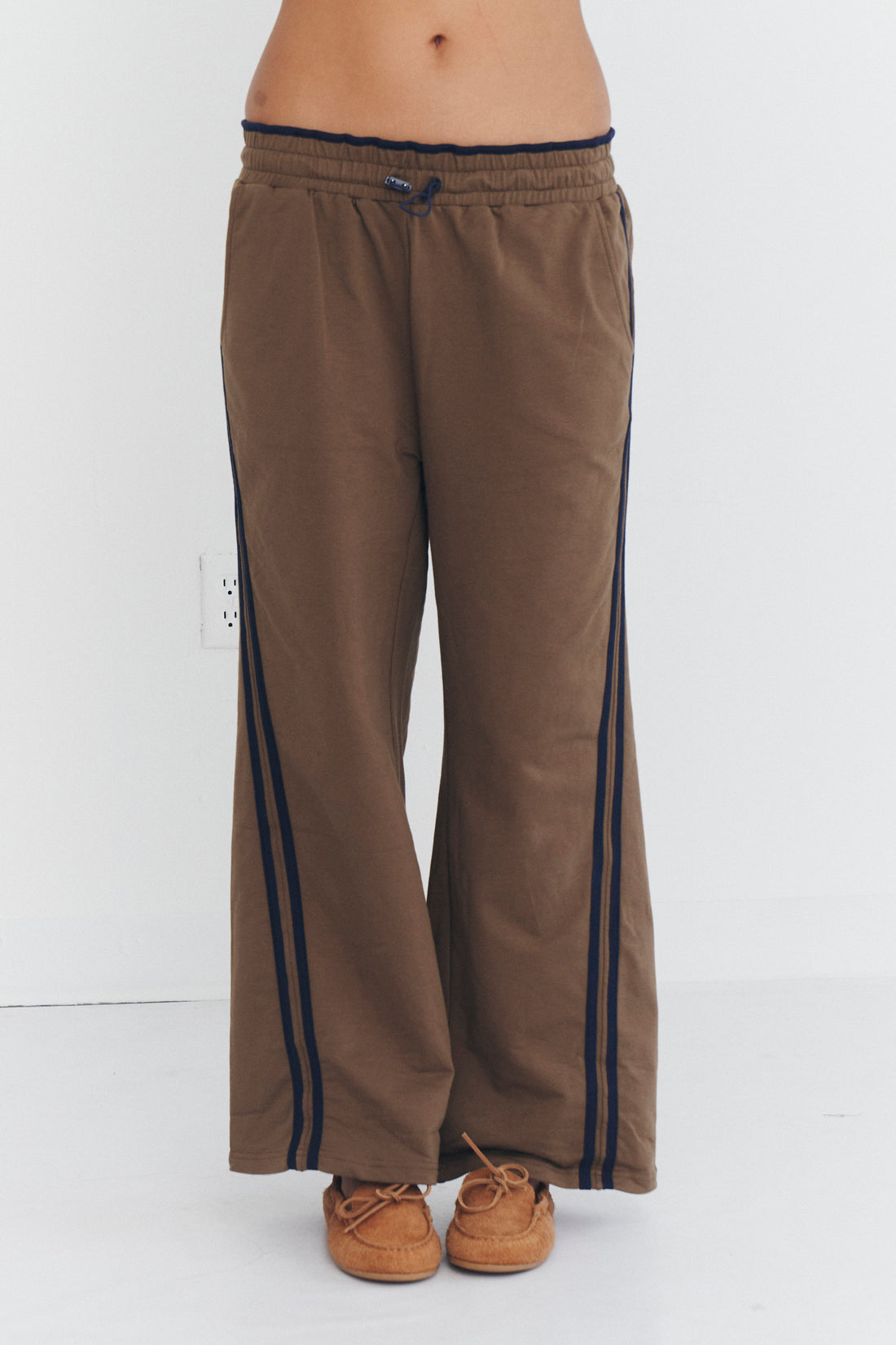 BARMA DIAGONAL PANT IN OLIVE GREEN